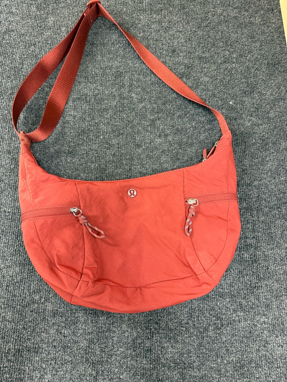 lululemon athletica Rockwood Shoulder Crossbody Bag